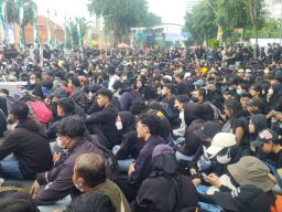 Polisi Paksa Wartawan Hapus Foto Demonstran di Surabaya, AWS Desak Penindakan