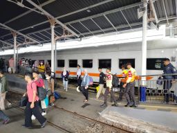 H-2 Lebaran 2025, 46.369 Penumpang Gunakan Kereta Api di Daop 8 Surabaya