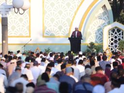 Salat Idulfitri 2025 Pemkot Surabaya Sediakan Shaf Ramah Disabilitas