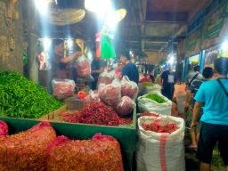 Pasokan Bahan Pokok di Pasar Keputran Utara Surabaya Aman