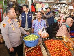 Kapolres Tanjung Perak Sidak Pasar Pabean Cantikan, Harga Cabai Naik