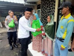 Ringankan Beban Warga, Polsek Ligung Bagikan Bantuan Ramadan