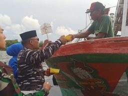 Ramadan Berkah, Pos TNI AL Tanjungsari Santuni Anak Yatim & Bagikan Takjil