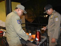 Langgar Aturan Ramadan, Dua Restoran di Surabaya Terjaring Razia Miras