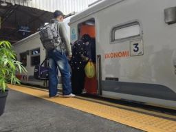 Hari+3 Lebaran Commuter Line Surabaya Layani 49 Ribu Penumpang