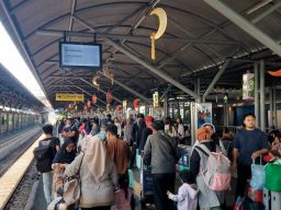 Hari Pertama Kerja, Penumpang KAI Daop 8 Masih Tinggi