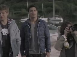 "247°F" (2011) Ketegangan Mendidih di Ruang Sauna