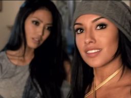 Girl House (2014): Teror Digital di Balik Layar