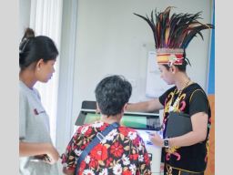 Semangat Nasionalisme, BRI Mulyosari Rayakan Hari Kartini dengan Busana Khas Daerah