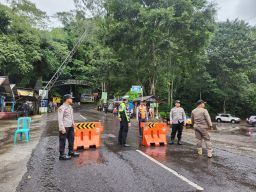 Proses Penanganan Longsor Jalur Pacet-Cangar Ditutup Sementara