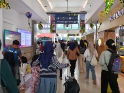 Luqman Arif: 679.755 Penumpang Naik-Turun Kereta di Daop 8 Selama Lebaran