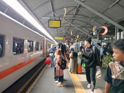 Hari Pertama dan Kedua Lebaran, 75.483 Penumpang Pilih Kereta Api di Wilayah Daop 8 Surabaya