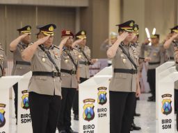 Irjen Pol Nanang Avianto Pimpin Sertijab, Polda Jatim Lakukan Penyegaran Struktur