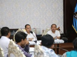 Tak Main-main Wali Kota Eri Akan Cabut Izin Perusahaan yang Tahan Ijazah Pekerja