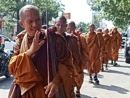 Kedatangan 36 Biksu Thudong di Pemalang Dapat Pengamanan Ketat