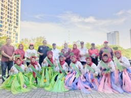 Senam 1000 Lansia di Dukuh Pakis, Johari Mustawan Dorong Perhatian Serius untuk Orang Tua