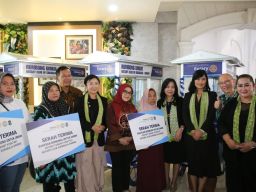 Pemkot dan Rotary Club Salurkan Rombong & Modal Usaha untuk Ojol Perempuan dan UMKM Gamis