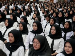 Serahkan SK kepada 648 CPNS, Ini Pesan Wali Kota Eri Cahyadi