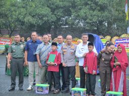 Tumpeng dan Tali Asih, Kapolda Hadiri Syukuran Kodam Siliwangi