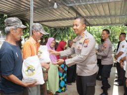 Berbagi Sembako dan Bakti Kesehatan Jadi Rangkaian Cangkrukan Kamtibmas