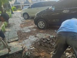 Trotoar Taman Mochtar Pemalang Disulap Jadi Tempat Parkir Kendaraan