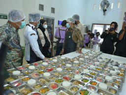 Wujudkan Generasi Sehat, Menteri Wihaji Kawal Program Gizi Gratis di Pasuruan