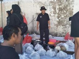 SD Mudipat Surabaya Bagikan 400 Paket Daging Kurban, Libatkan Siswa dalam Pendidikan Karakter