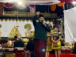 Tradisi Suro di Kawasan Gresik PPI: Wayangan “Semar Mbangun Kampung”