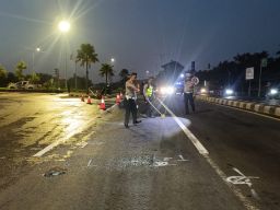 Kecelakaan Truk di Purwodadi Polda Jatim Olah TKP
