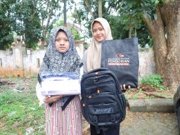 Gotong Royong Relawan G25 Bantu Anak Kurang Mampu Hadapi Tahun Ajaran Baru