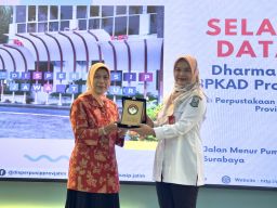 Belajar Story Telling dan Pojok Baca, DWP BPKAD Jatim Antusias Bangun Budaya Literasi Keluarga