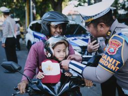 Kampanye Tertib Lalu Lintas Polres Gresik Lakukan Pendekatan Humanis