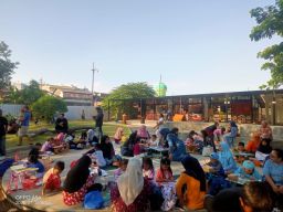 87 Anak Ramaikan Lomba Mewarnai “Ayah Bunda Kebanggaanku” di Dupak Tiga Enam