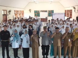 BKKBN Jatim Gandeng SMAN 19 Surabaya Sosialisasikan Kesehatan Mental Remaja