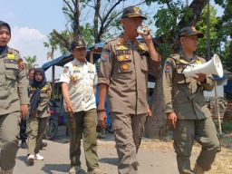 Satpol PP Pemalang Beri Waktu Pembongkaran Bangunan Liar Ke Sejumlah Pedagang