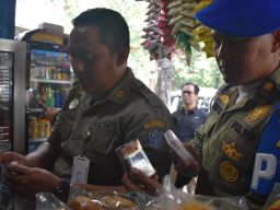 Lakukan Operasi Petugas Temukan 860 Batang Rokok Ilegal