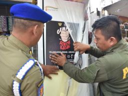 Operasi Rokok Ilegal: Bea Cukai Sidoarjo dan Satpol Sasar Delapan Toko Kelontong