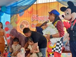 Pesta Ulang Tahun Putra dan Putri Ketum AMI Digelar Super Meriah di Lamongan