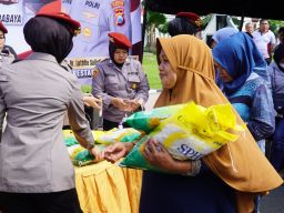 Polertabes Surabaya Gelar Gerakan Pangan Murah di Seluruh Jajaran Polsek