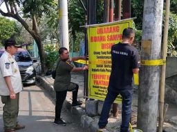 Satpol PP Pemalang Pasang Police Line di Beberapa Tempat Pembuangan Sampah Liar