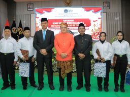 Dua Warga Binaan Rutan Perempuan Surabaya Terima Remisi Simbolis dari Sekdaprov Jatim