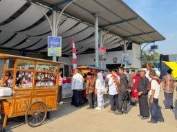 DAMRI Dukung UMKM di Peringatan HUT ke-80 RI dengan Hadirkan Kuliner Lokal