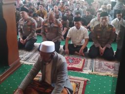Polda Jatim Gelar Salat Ghaib untuk Almarhum Driver Ojol Affan Kurniawan