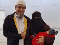 Jemaah Haji Embarkasi Surabaya Tiba di Tanah Air Usai Melahirkan di Mekkah