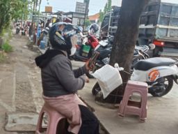Trotoar Disulap Jadi Lapak, Pejalan Kaki Pemalang Tergusur Pedagang