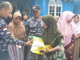 Pasar Murah Untuk Masyarakat, Digelar Pangkalan Angkatan Laut Tegal