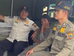 Lempari Kereta dan Pejalan Kaki Dengan Batu, ODGJ Prempuan Diamankan Satpol PP Pemalang