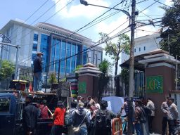 Aksi AMMaK di Kejati Jatim: Kawal Keadilan, Tolak Kriminalisasi, Pecat Jaksa Nakal