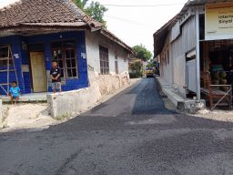 Proyek Pemeliharaan Jalan Pasir Endah Mirat Disambut Antusias Warga