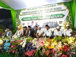 Meriah dan Khidmat, RW 11 Kedinding Tengah Peringati Maulid Nabi dengan Sholawat dan Pengajian Umum